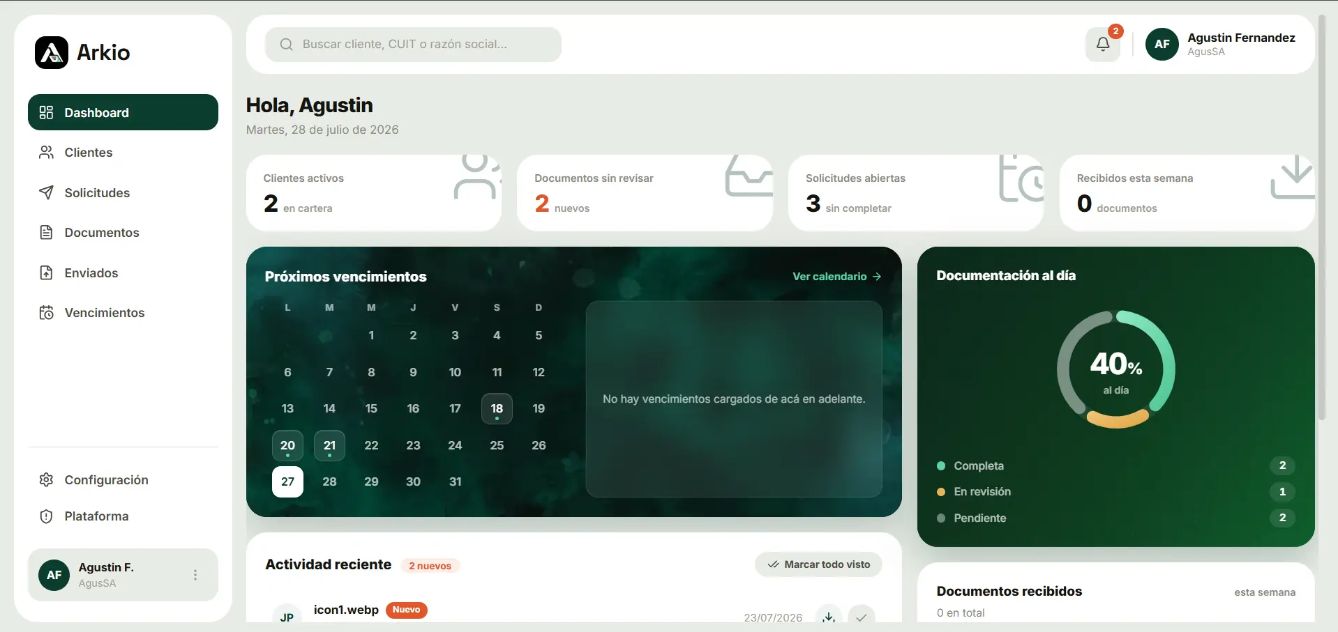 Panel Arkio: clientes activos, documentos sin revisar, calendario de próximos vencimientos y estado de la documentación